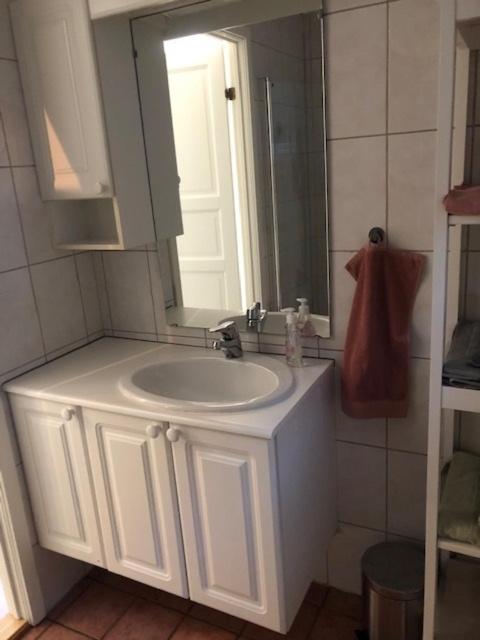 Koselig Nyoppusset 3 Roms Leilighet Med Egen Parkeringsplass I Rolige Omgivelse Naer Sjoen, 2 Mil Nord For Bergen Sentrum. Ngoại thất bức ảnh