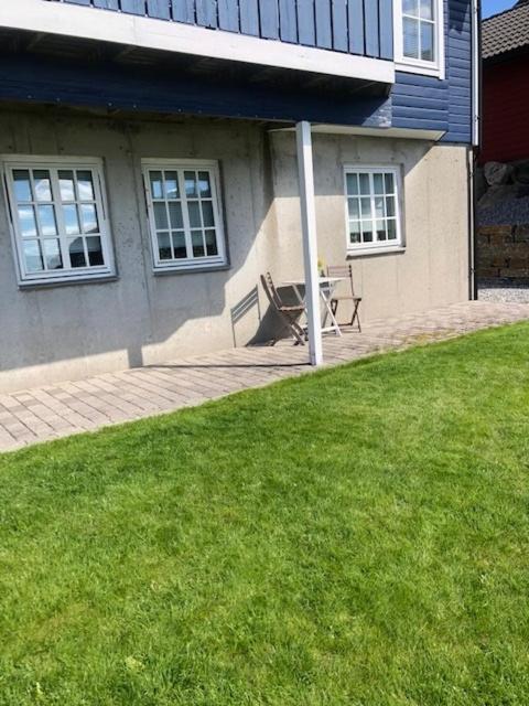 Koselig Nyoppusset 3 Roms Leilighet Med Egen Parkeringsplass I Rolige Omgivelse Naer Sjoen, 2 Mil Nord For Bergen Sentrum. Ngoại thất bức ảnh